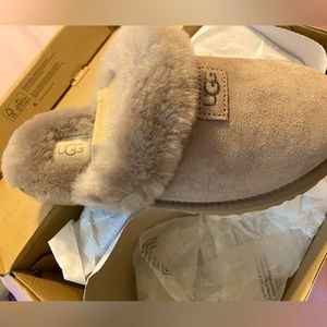 Ugg Cozy Slipper size 7 in the color Caribou